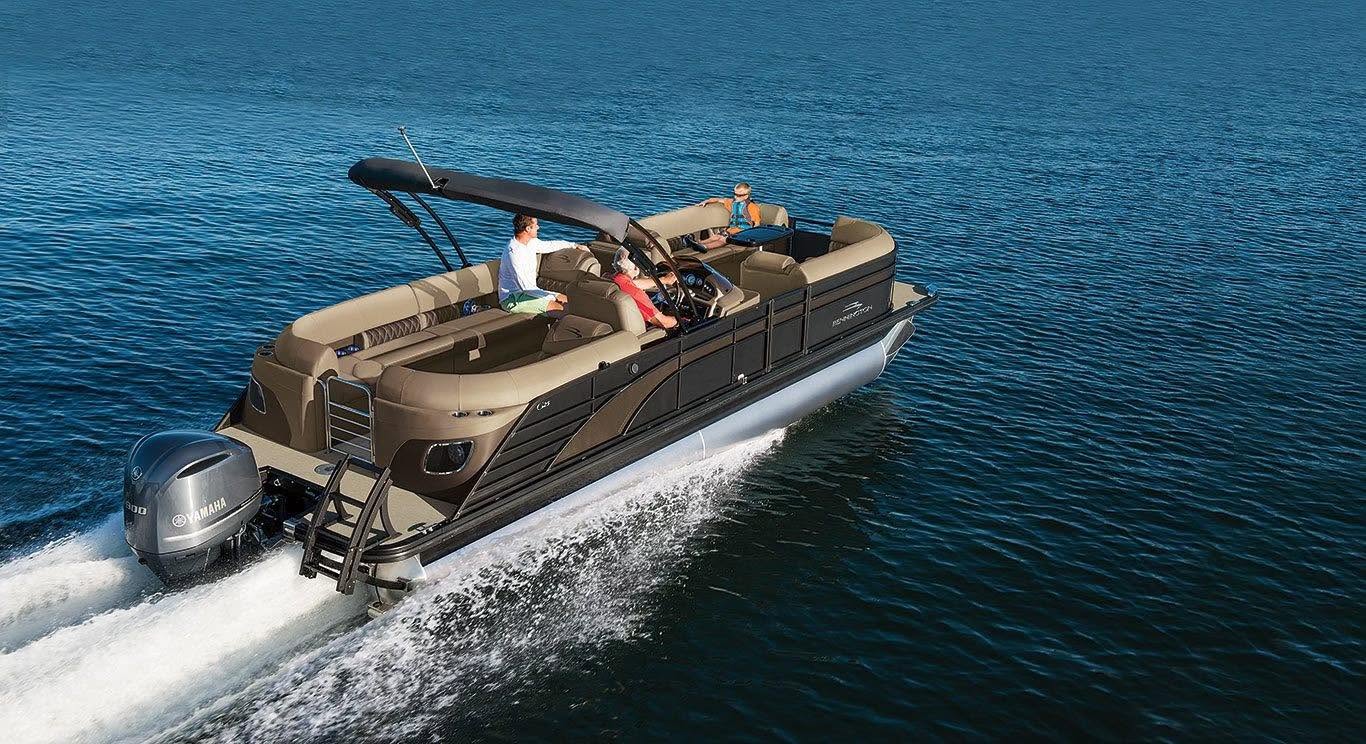 Boats on the water at the Sand and Water RV Expo